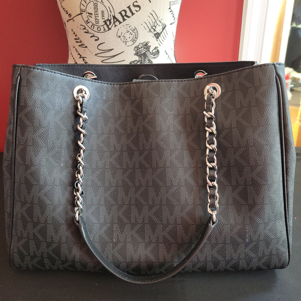 Michael Kors Black Tote/Purse with Shoulder Straps - Picture 2 of 7